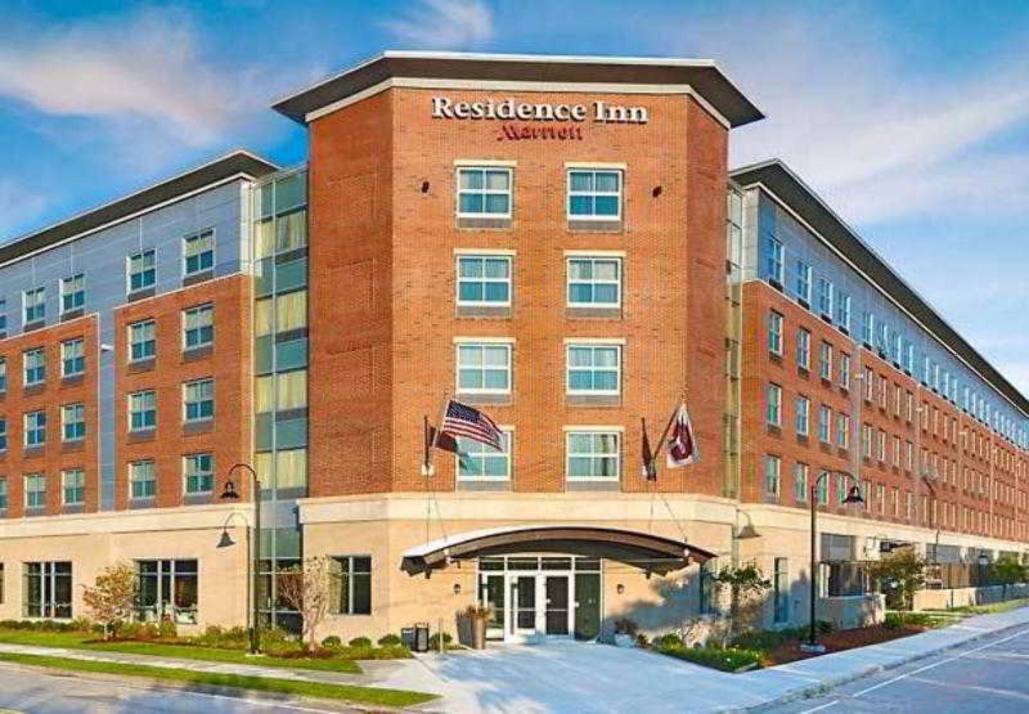 Hotel By Marriott Boston Logan Airport/chelsea 3*