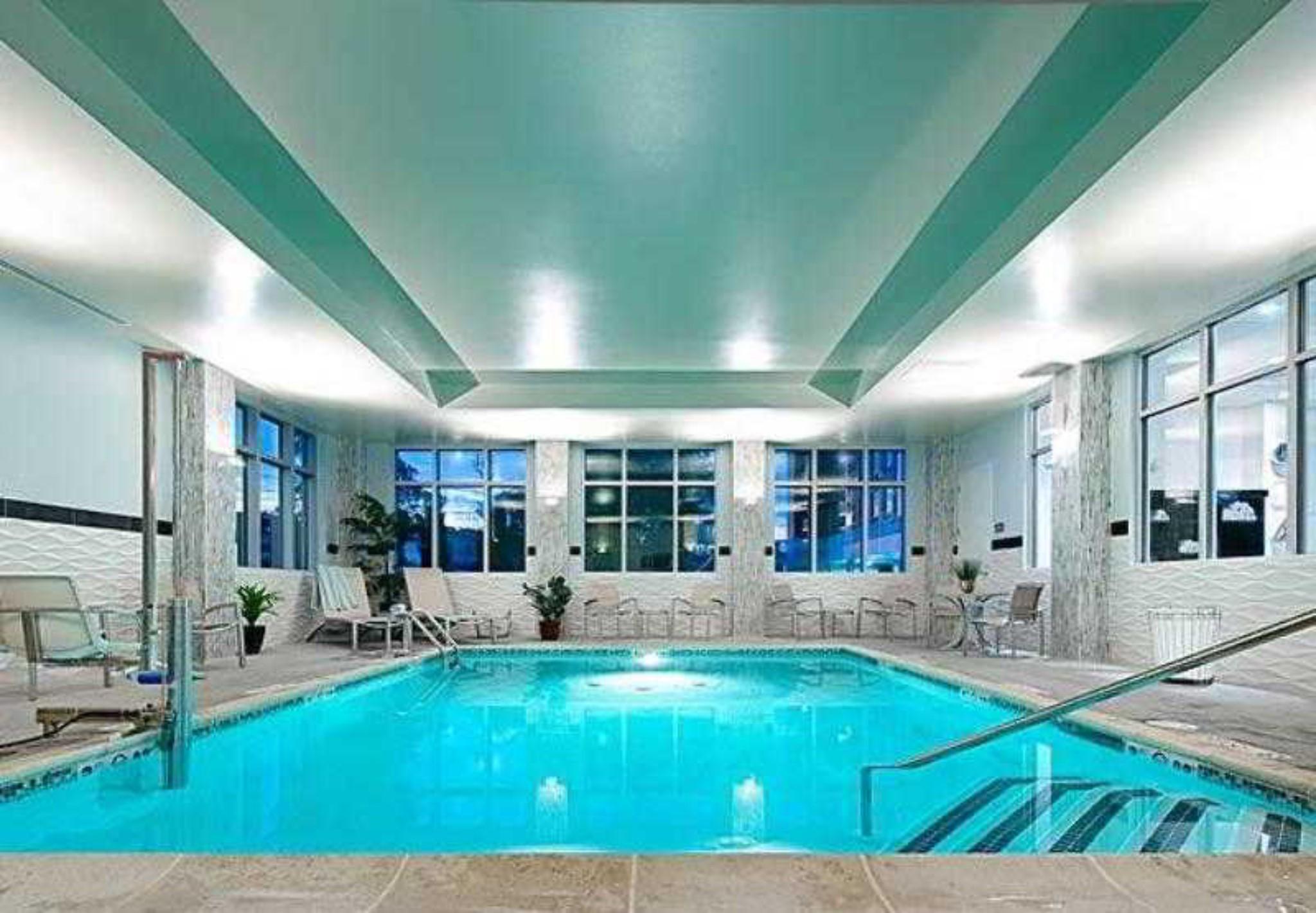 By Marriott Boston Logan Airport/chelsea Hotel 3*